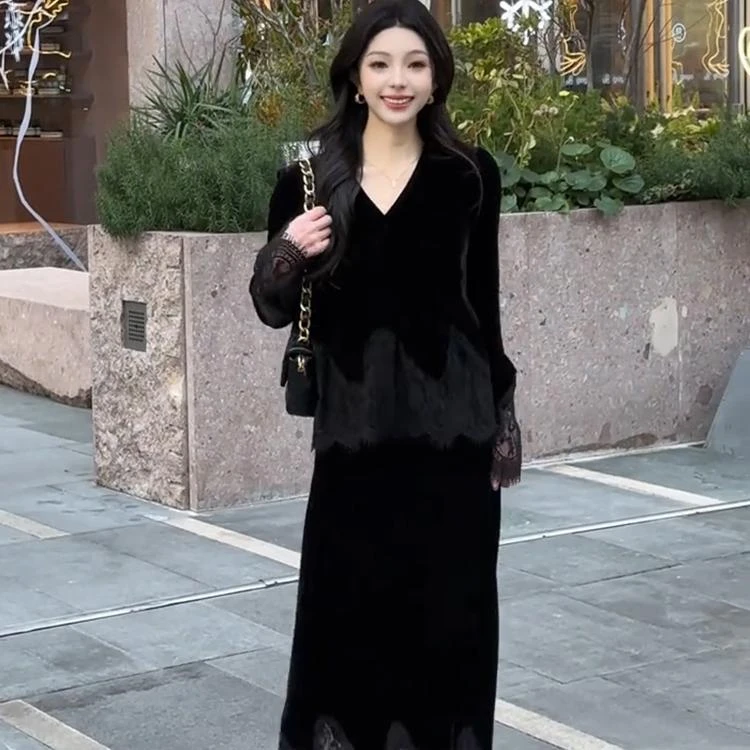 春季2025新款法式黑色丝绒v领蕾丝拼接上衣气质高腰半身裙套装女