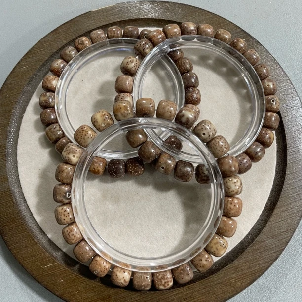 Y736原生态海南料星月菩提卡8mm单圈手串（底色多样 发其一）