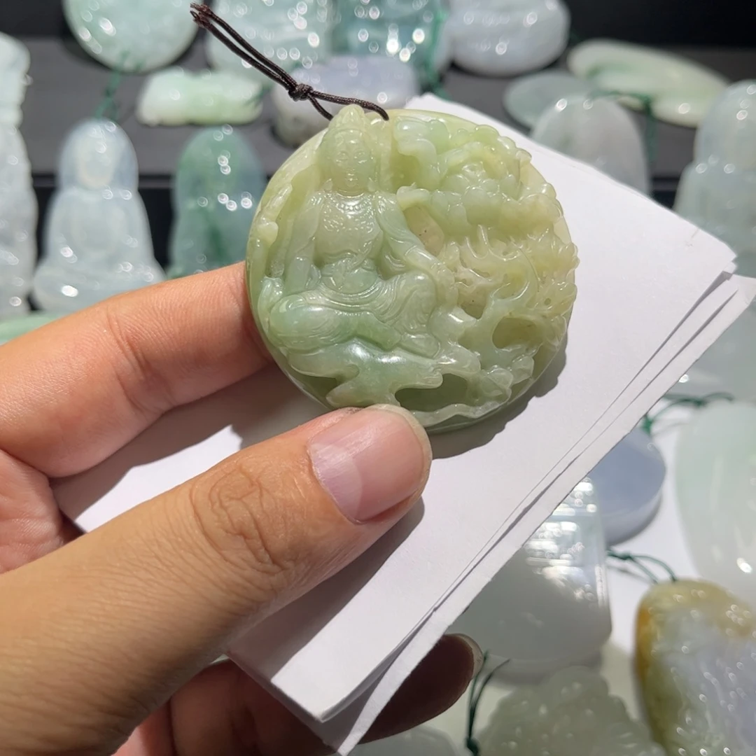 翡翠未镶嵌颈饰观音