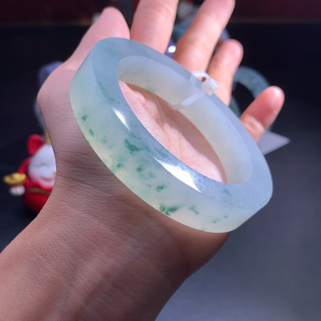 定制翡翠未镶嵌翡翠手镯