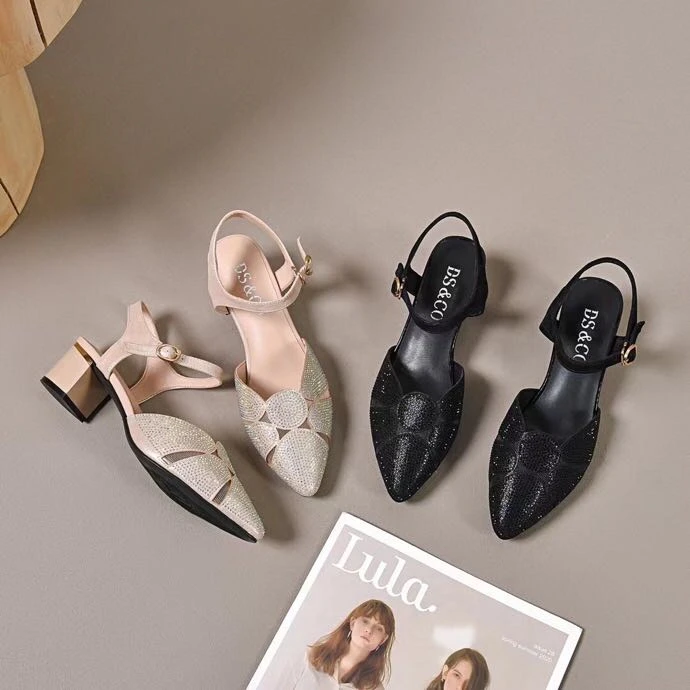 包头凉鞋女粗跟中跟2025夏季新款透气尖头低跟真皮一字扣镂空女鞋