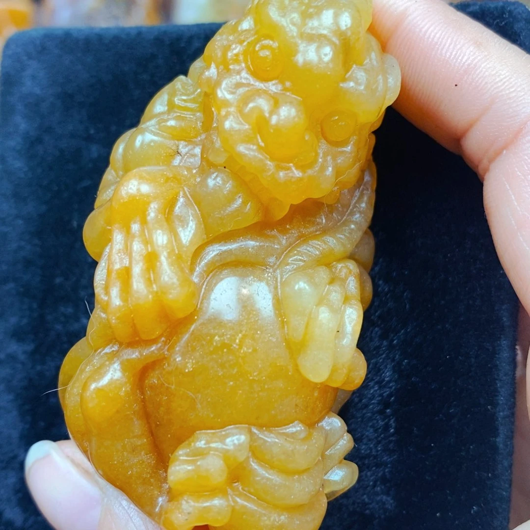 未镶嵌石英质玉（黄龙玉）颈饰