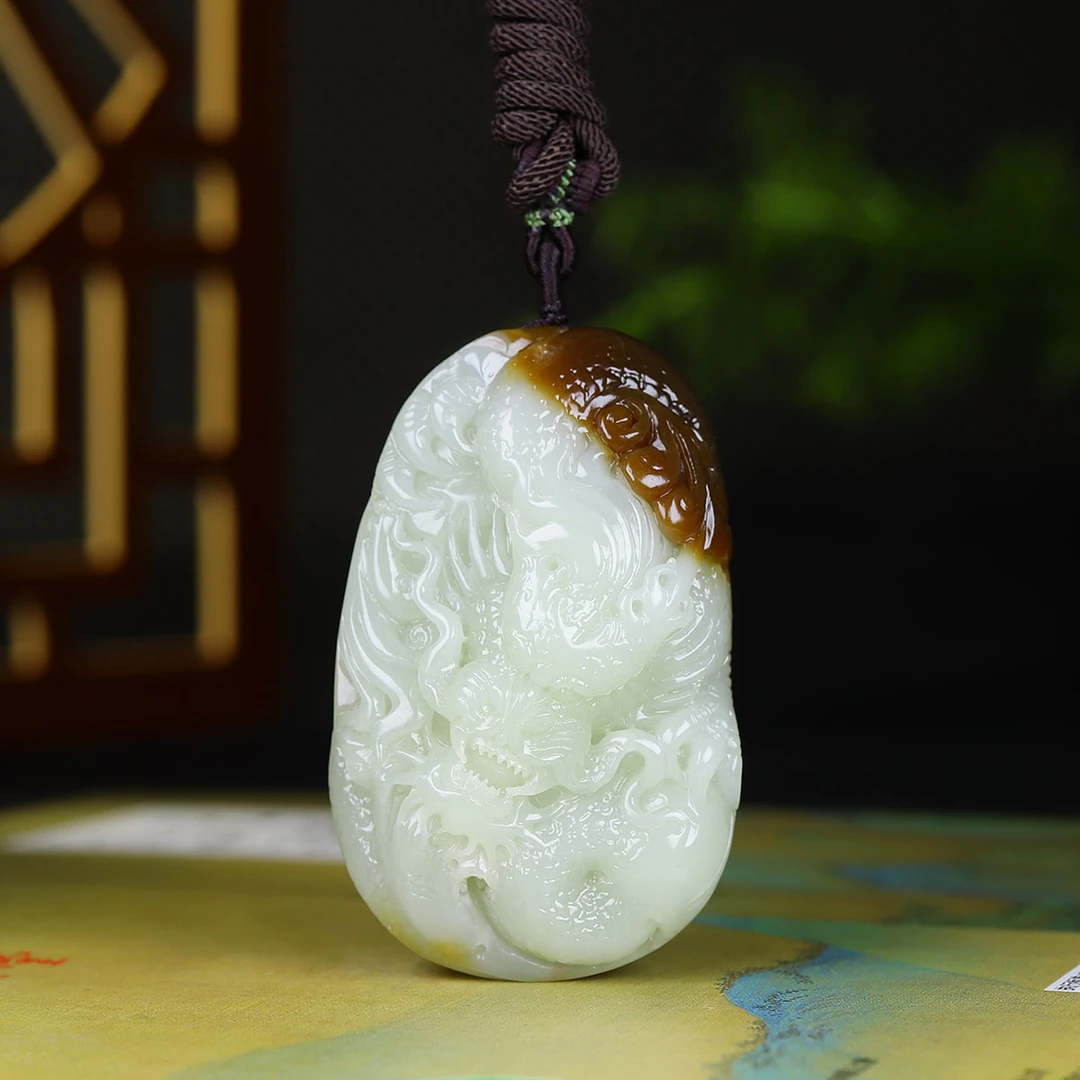 1211107和田玉龙把件