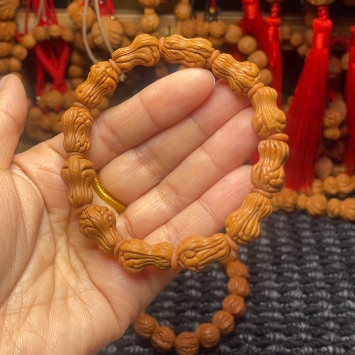 木质类龙纹桃枭挂件