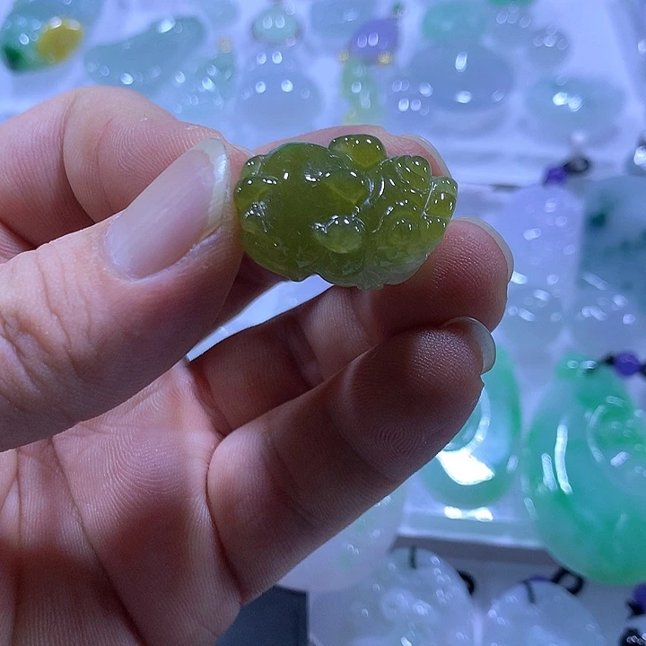 翡翠未镶嵌颈饰天然翡翠A货吊坠