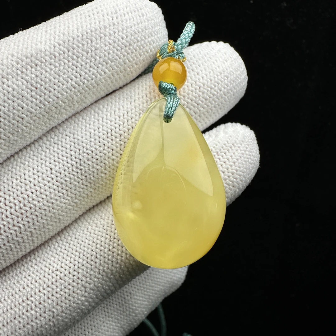 M1403 天然原矿蜜蜡鸡油黄水滴牌19.9*30*10mm 支持复检假一罚四