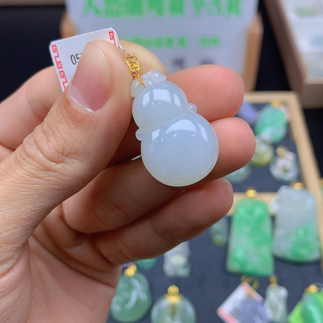 翡翠颈饰18K金镶嵌翡翠