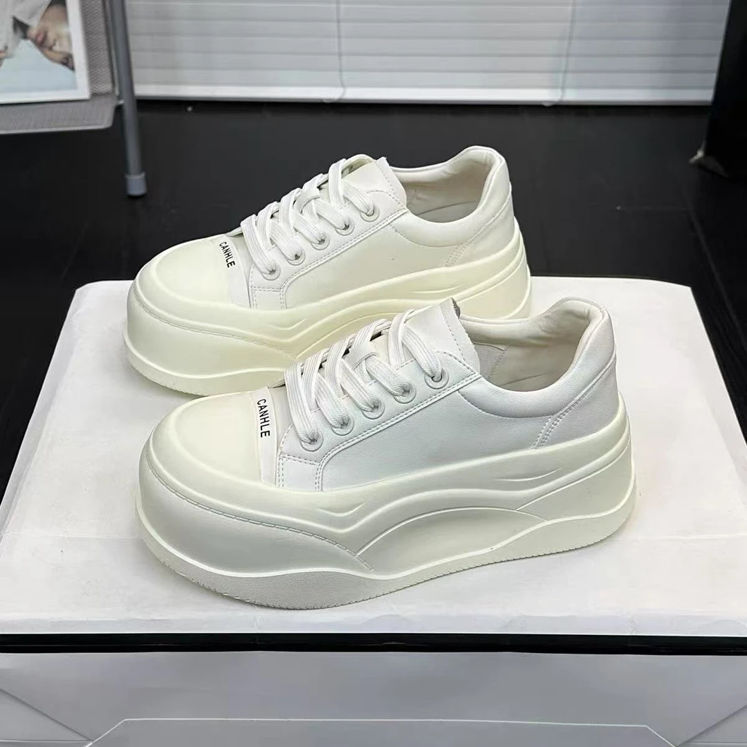 英伦猫抓皮厚底休闲小白鞋女2025春新款圆头系带百搭软底增高板鞋