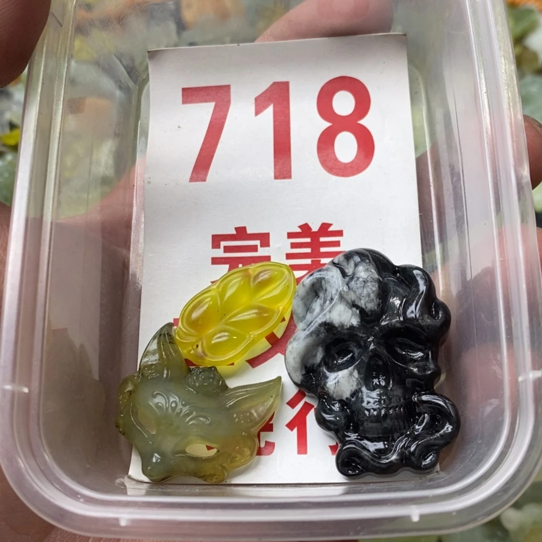 蛇纹石玉挂坠未镶嵌