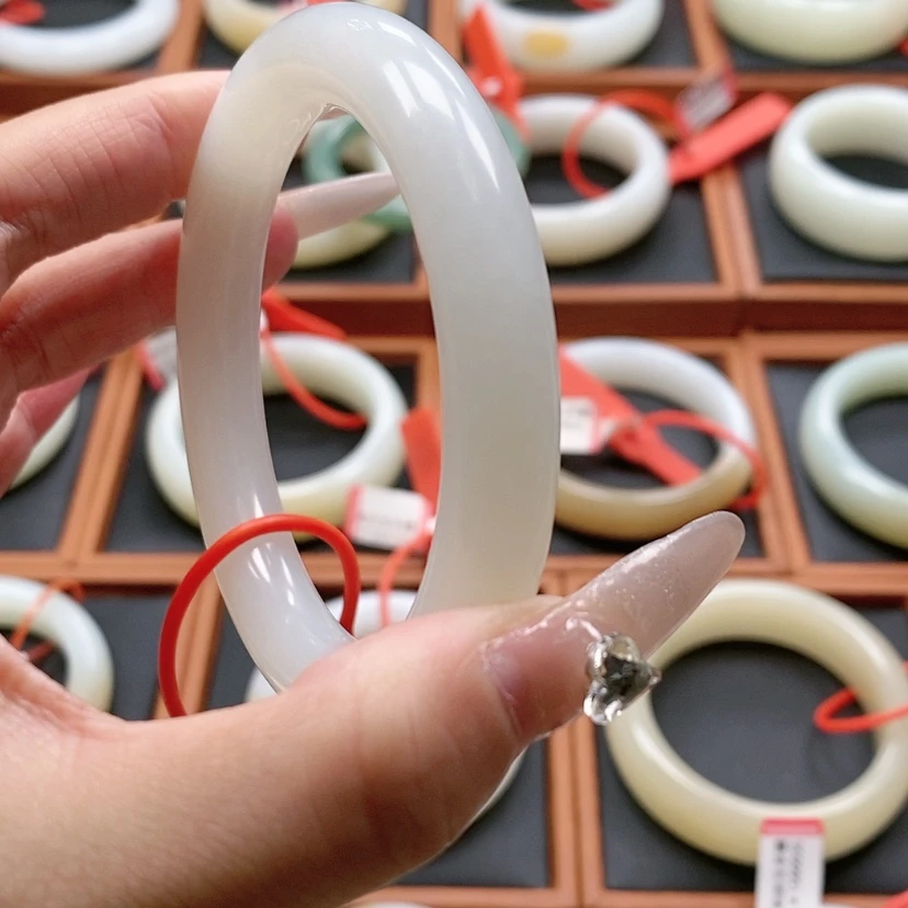 【闪购商品】未镶嵌手镯和田玉