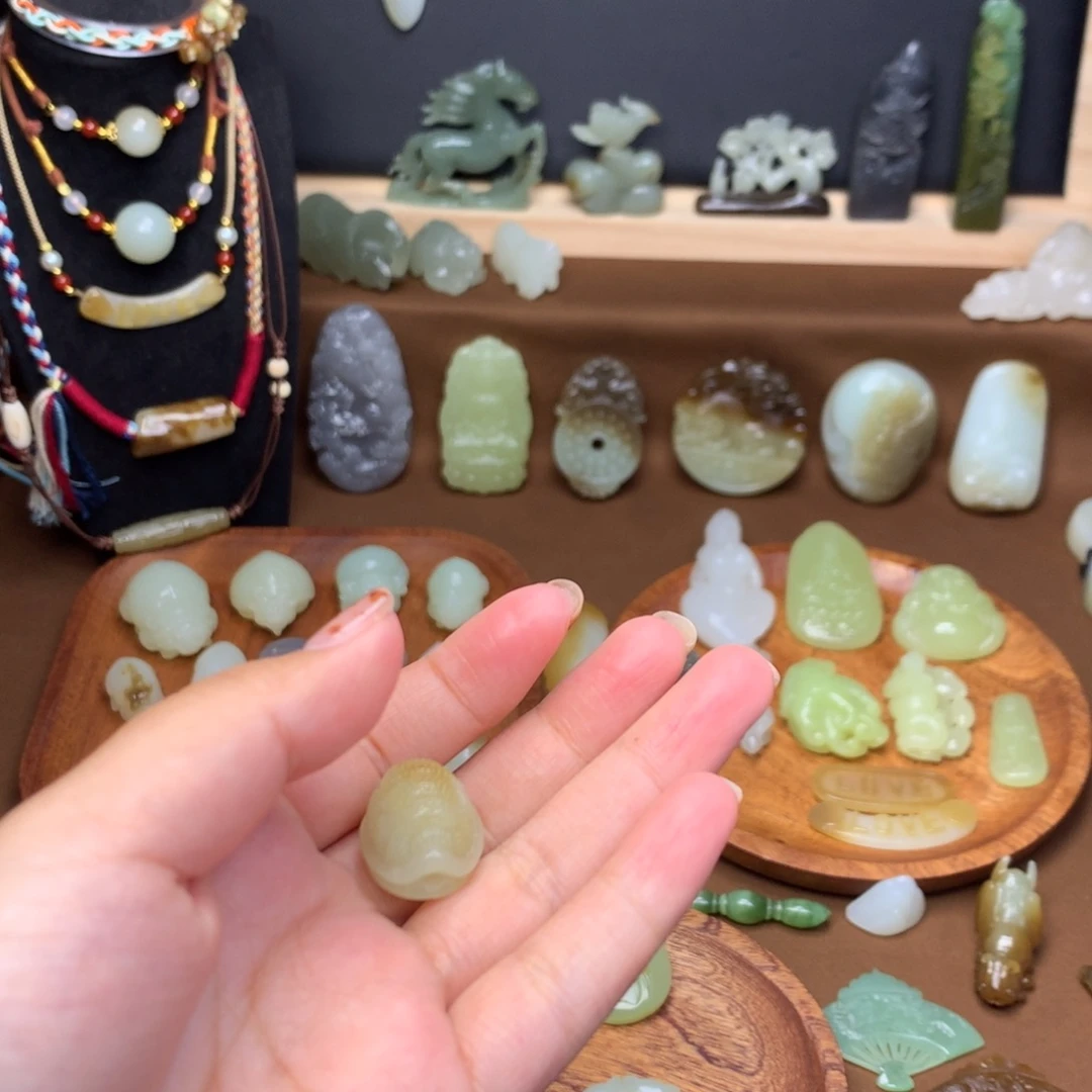 劳***里和田玉未镶嵌挂件