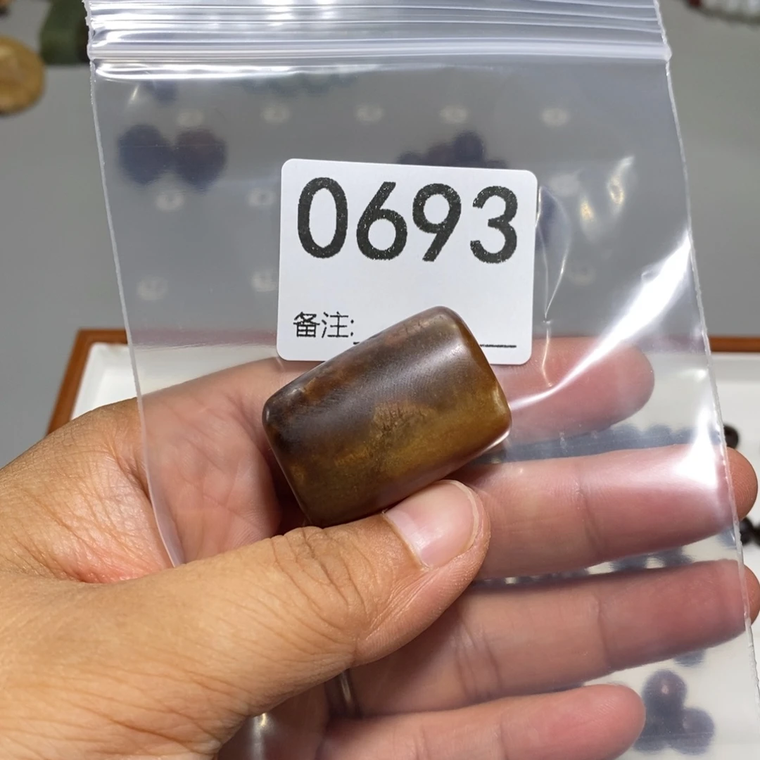 颈饰未镶嵌透闪石质玉M**O