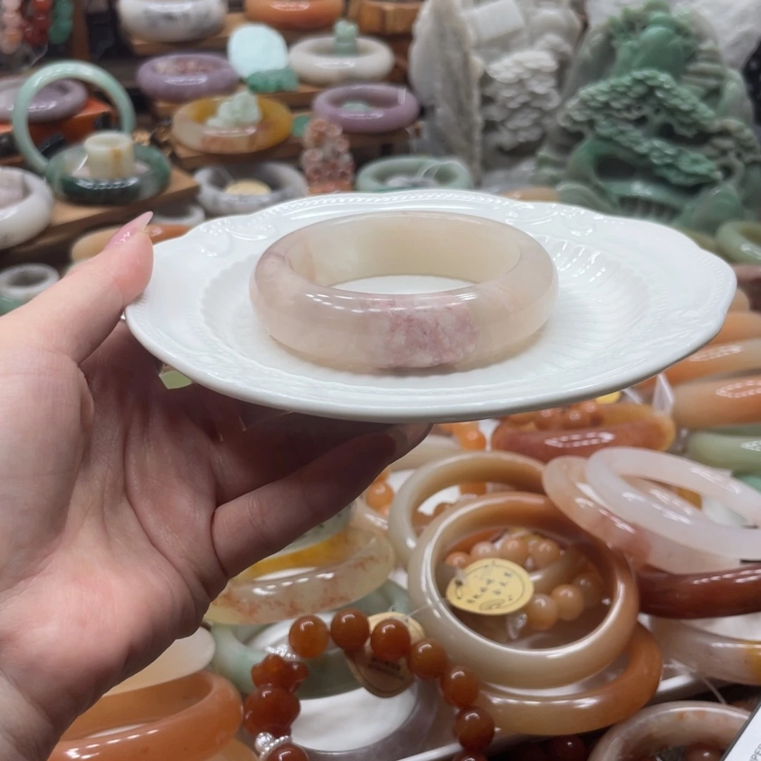 石英质玉手镯未镶嵌