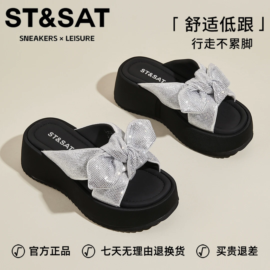 星期六水钻时尚海边一字拖女2025新款露趾透气沙滩鞋蝴蝶结凉鞋女