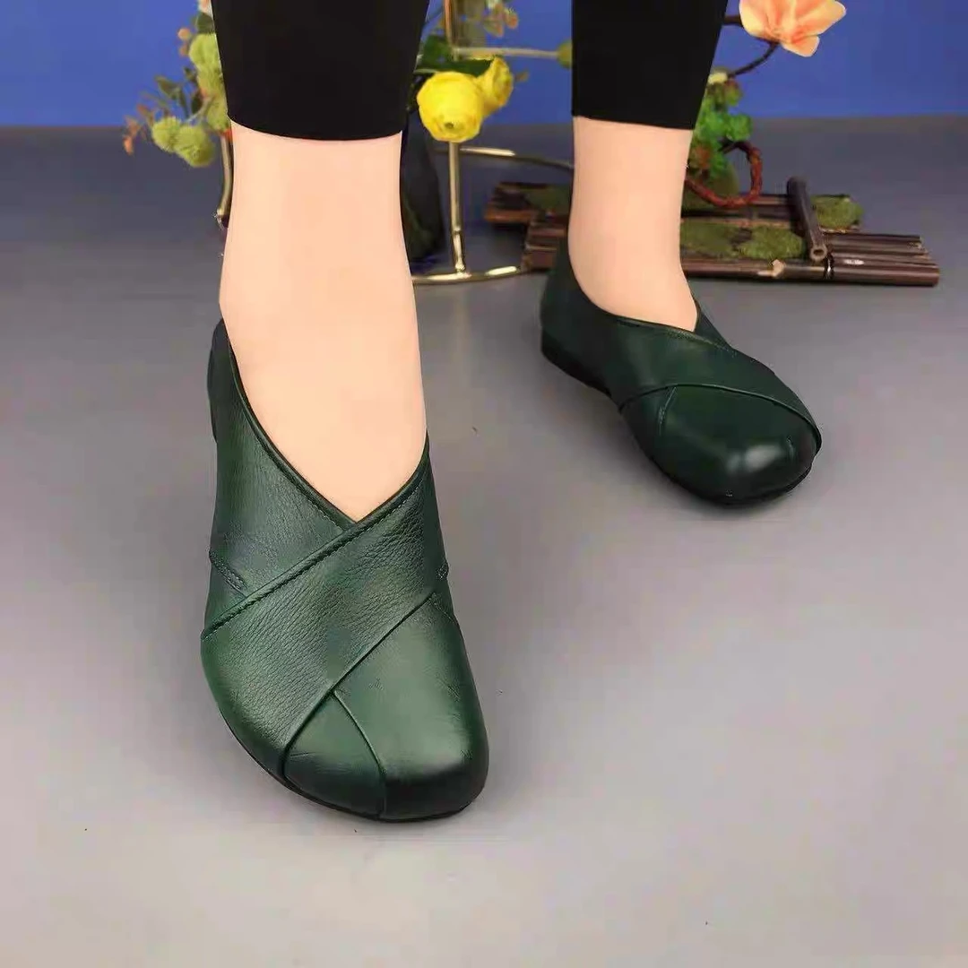 单鞋女2025年春秋新款圆头平底软底女鞋牛皮百搭舒适妈妈鞋子
