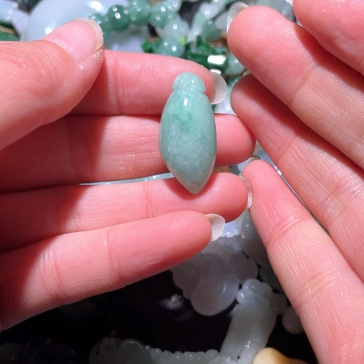 【闪购商品】翡翠颈饰未镶嵌天然翡翠