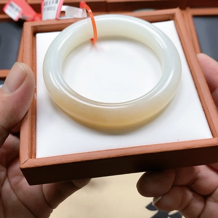 【闪购商品】未镶嵌手镯和田玉小****?