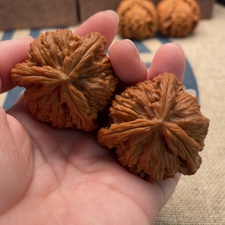 ****人银S925白狮子核桃