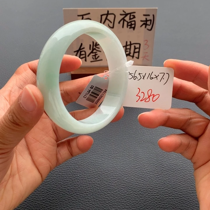 翡翠手镯未镶嵌翡翠手镯