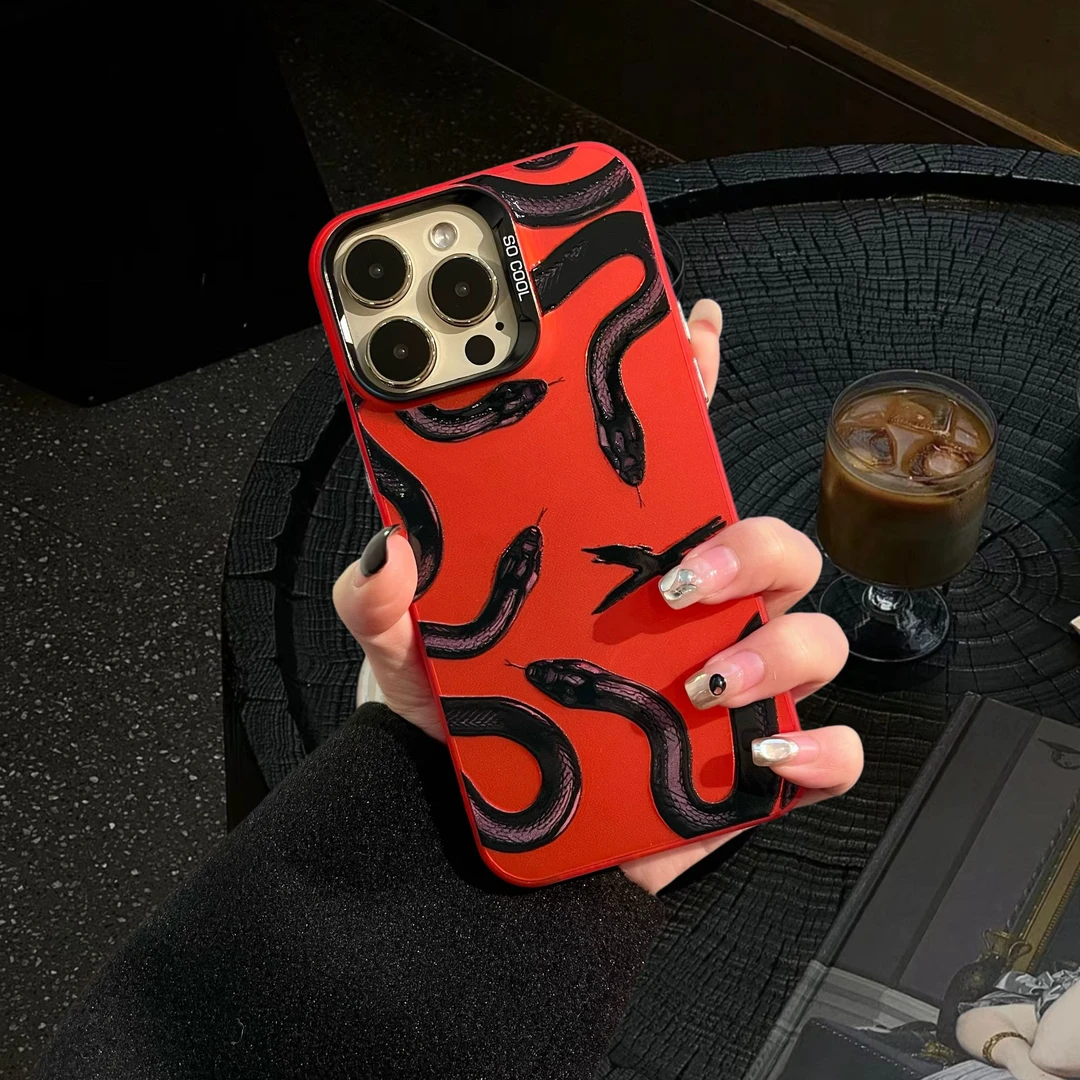 适用苹果华为一加iQOO小米满屏黑蛇彩银中国红光油动漫防摔手机壳