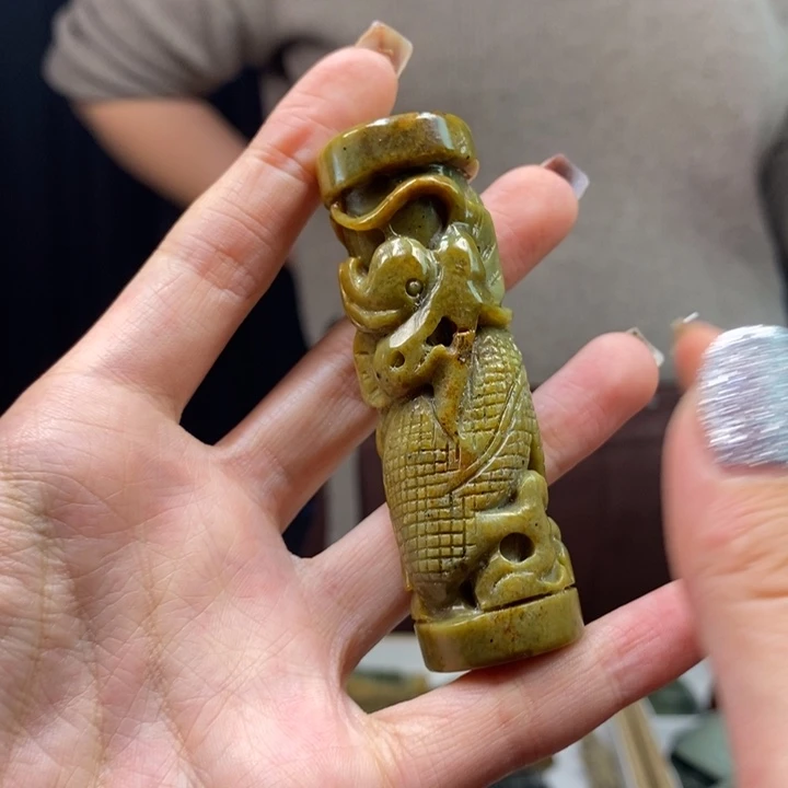 岫岩河磨玉（透闪石质玉）颈饰未镶嵌