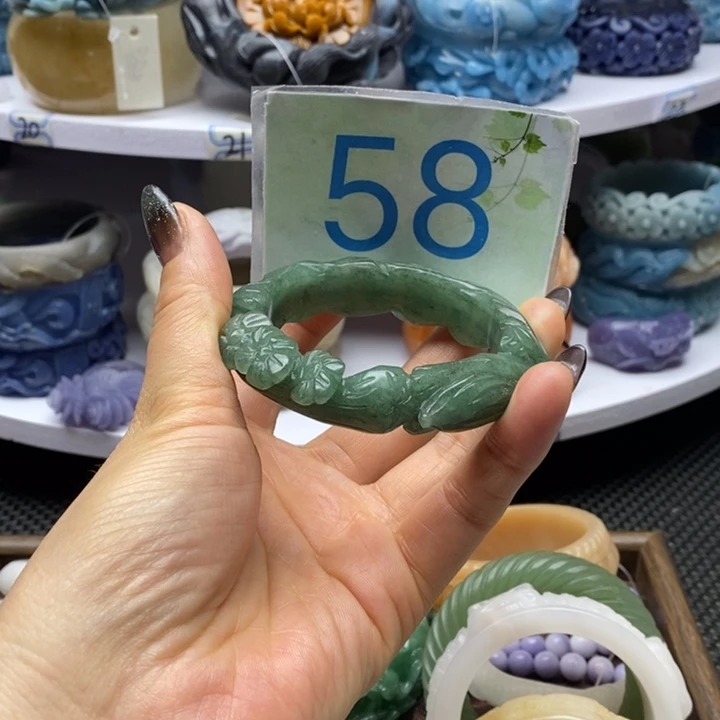 未镶嵌手镯石英岩玉