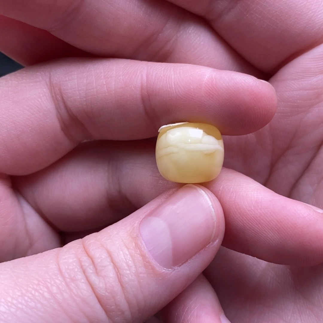 L***优蜜蜡未镶嵌珠宝奇石