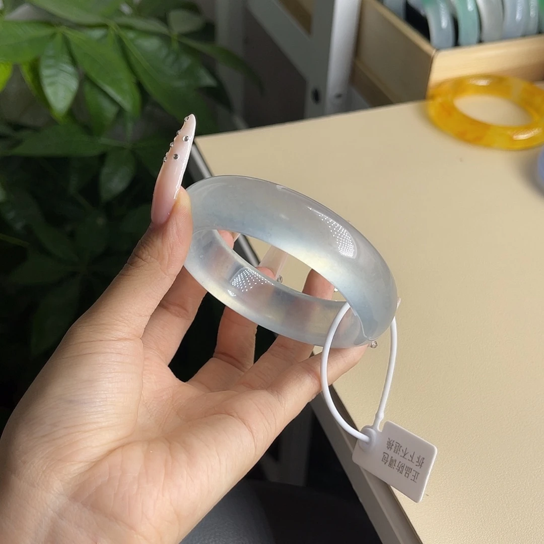 感***～玉感恩 58 圆条手镯飘花