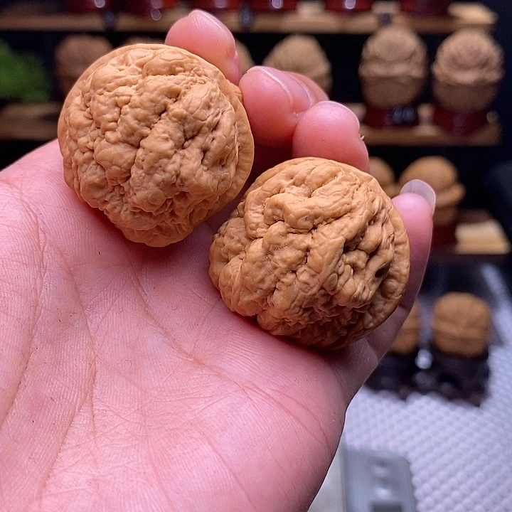 文玩核桃吊坠血舍利81