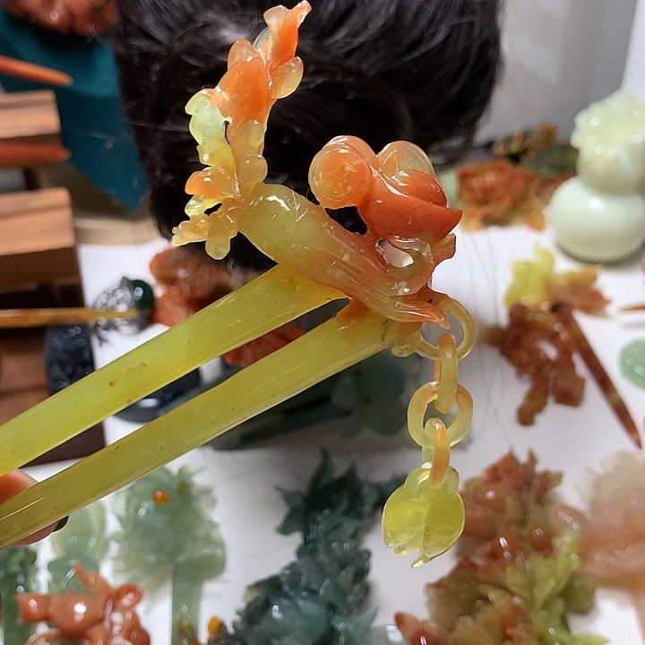 虾***意未镶嵌蛇纹石玉发饰