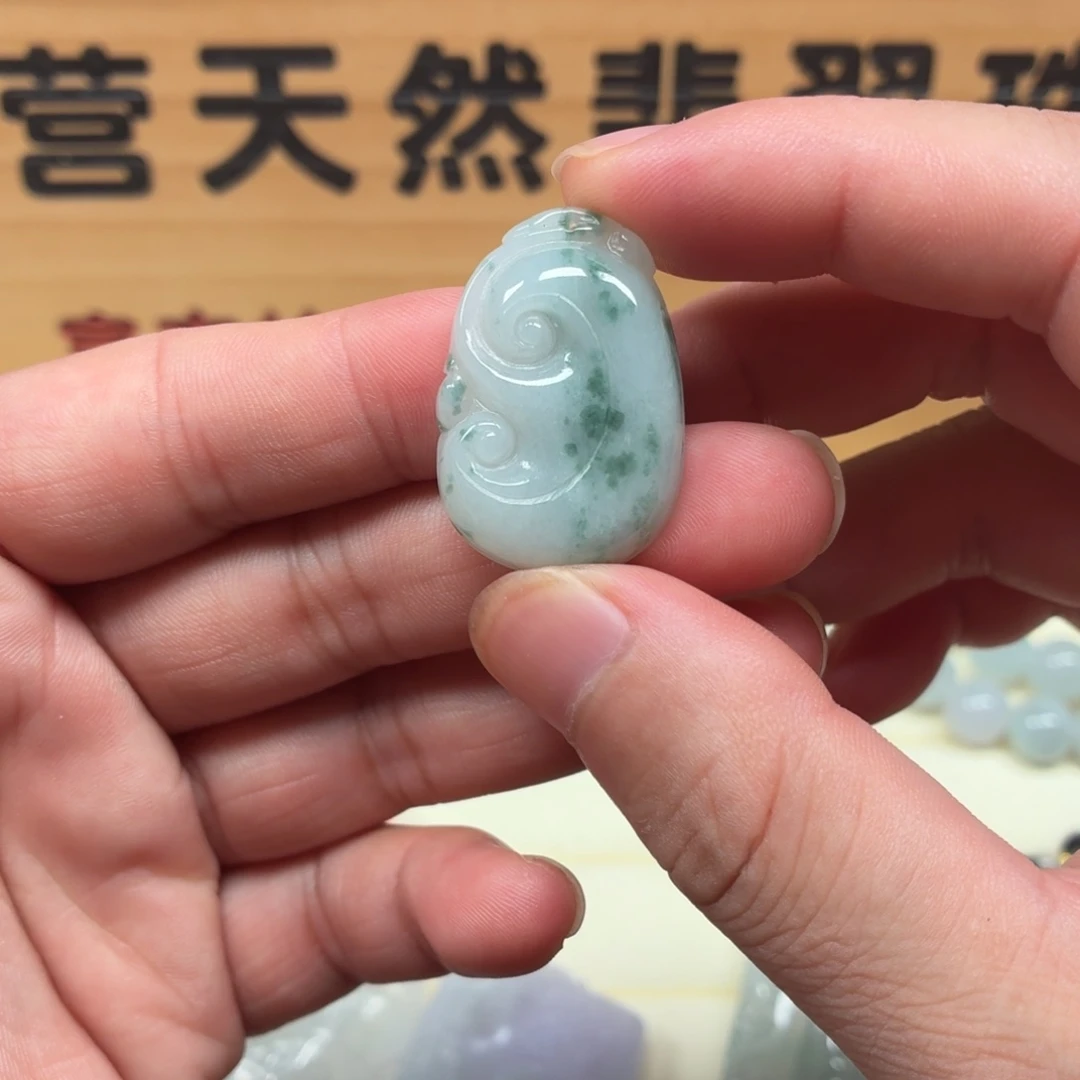 颈饰未镶嵌翡翠如意