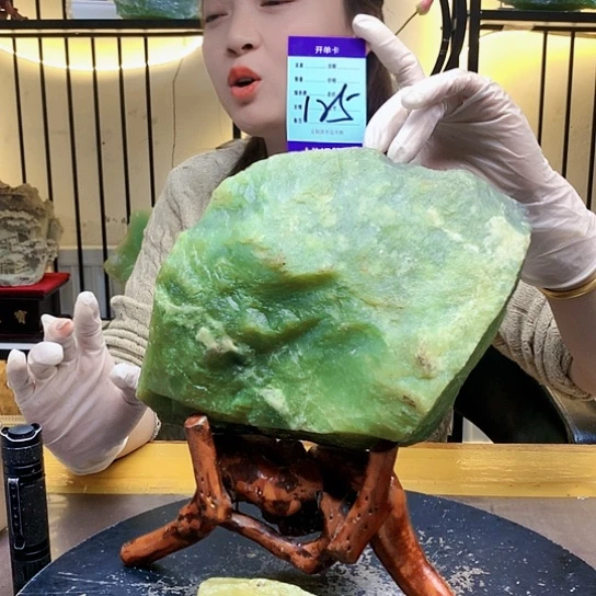 【闪购商品】未镶嵌蛇纹石玉原石
