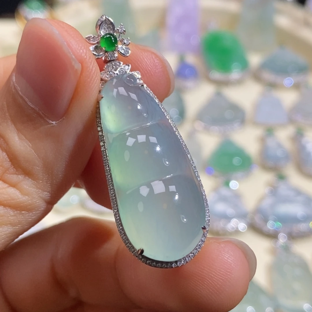 翡翠18K金镶嵌颈饰