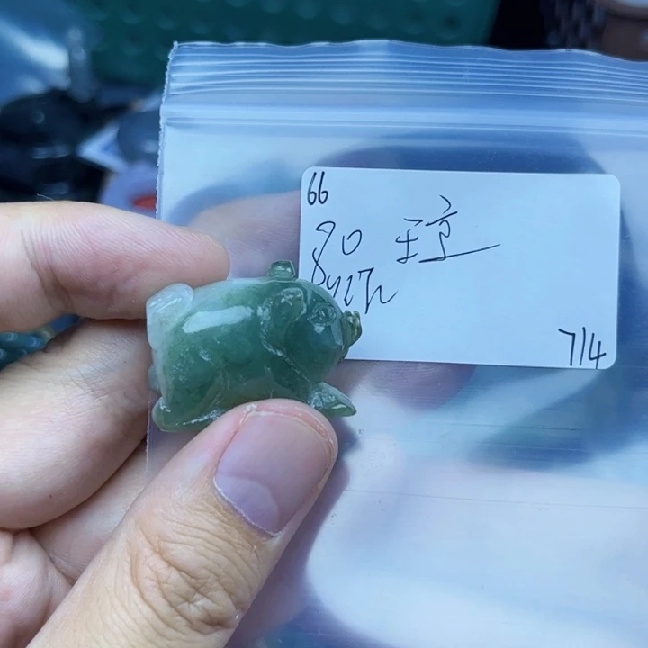 王***～翡翠戒指未镶嵌翡翠