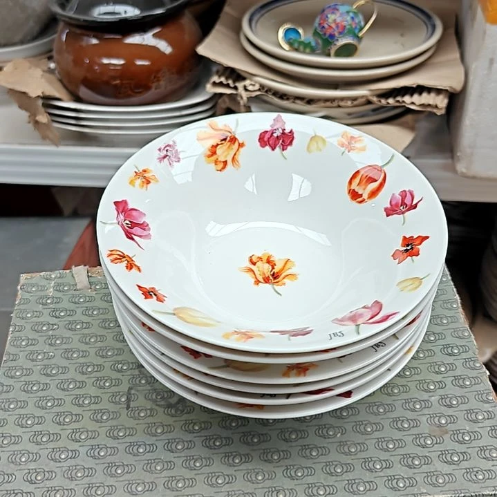 摆件陶瓷盘子碗啥都有