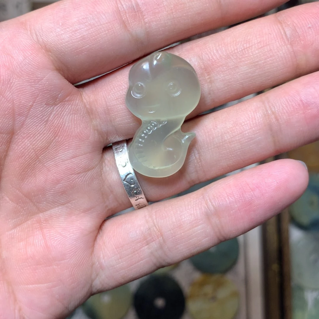 蛇纹石玉颈饰未镶嵌