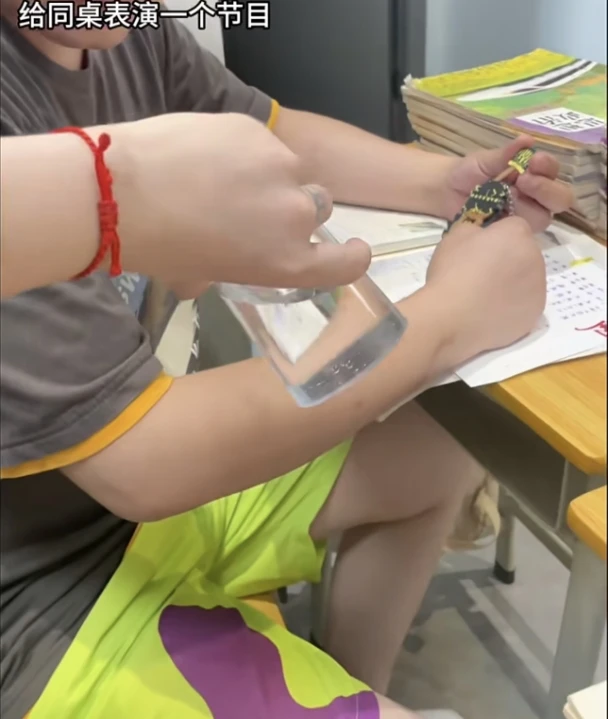 【甜星】悬空水杯倒置不漏水整蛊塑料水杯魔术道具用品