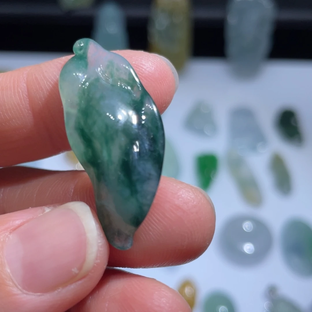 颈饰未镶嵌翡翠叶子