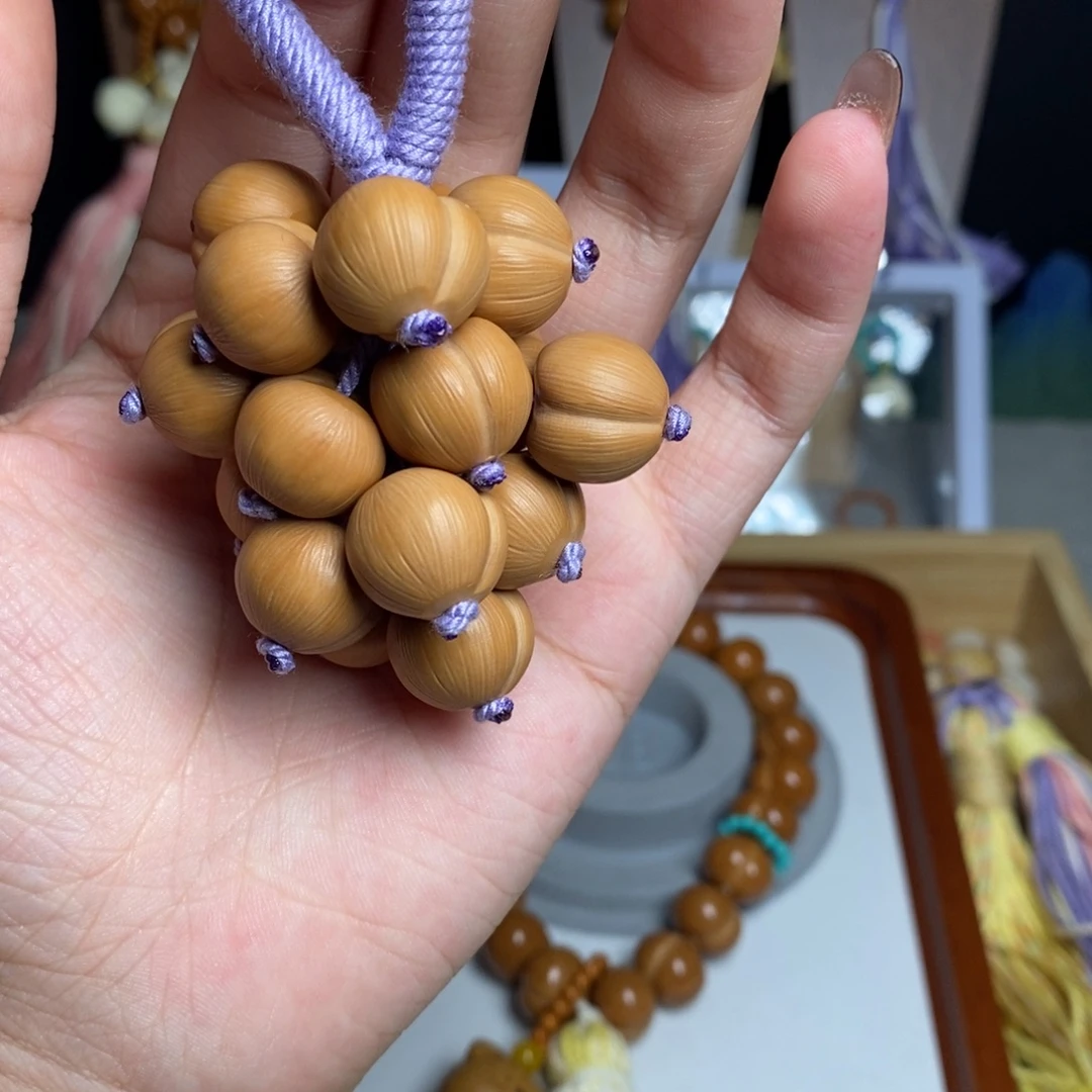 吊坠猴头核桃拉丝屁桃葡萄串