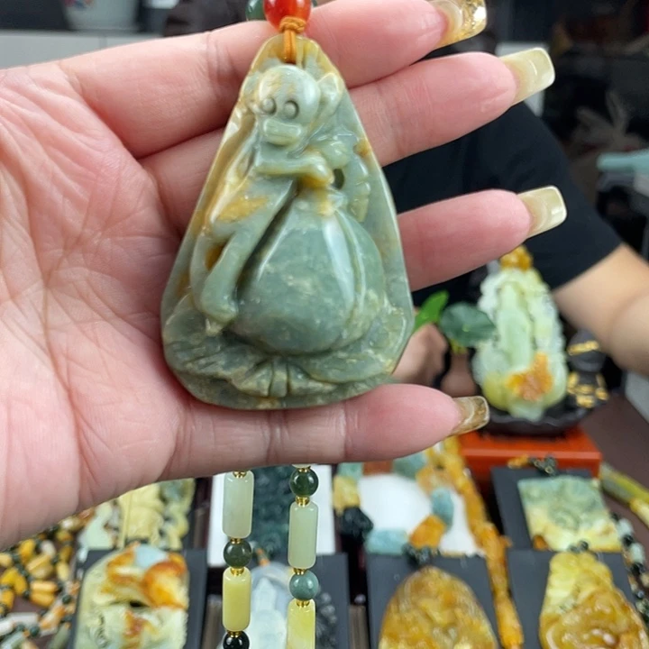 蛇纹石玉未镶嵌颈饰