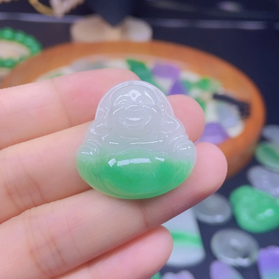 翡翠未镶嵌颈饰佛公