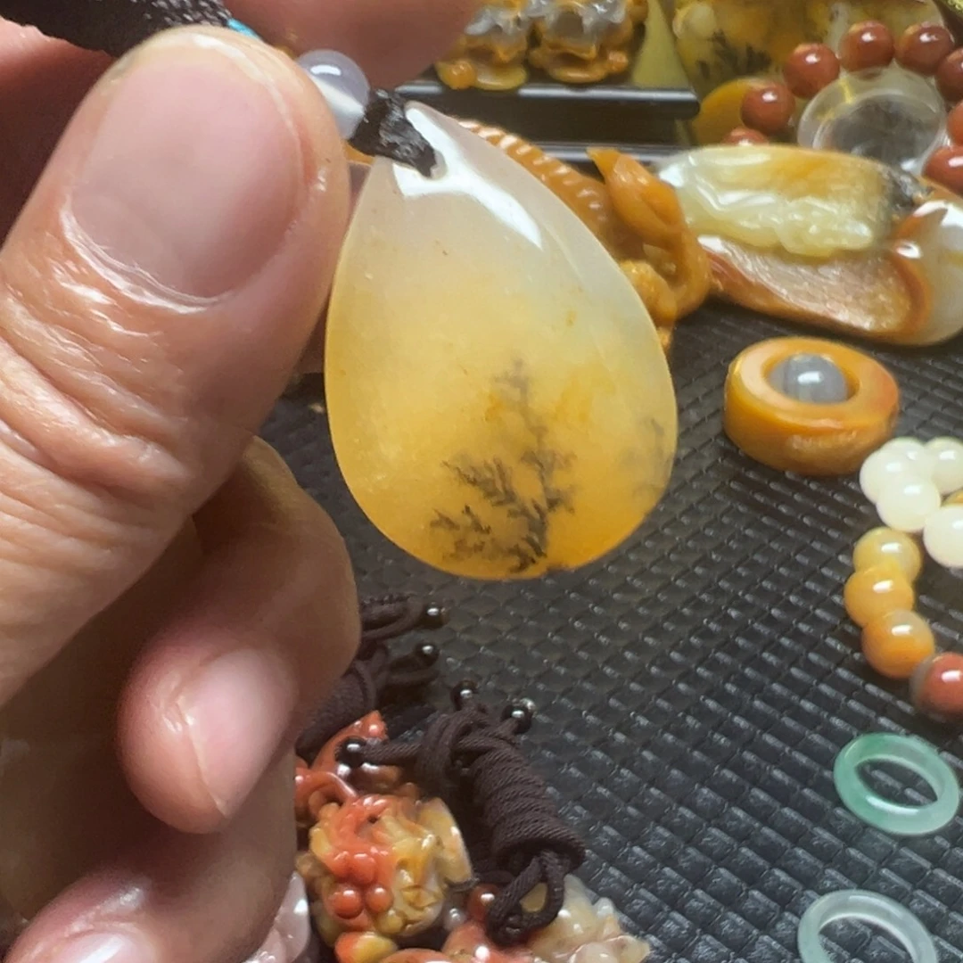 石英质玉未镶嵌颈饰