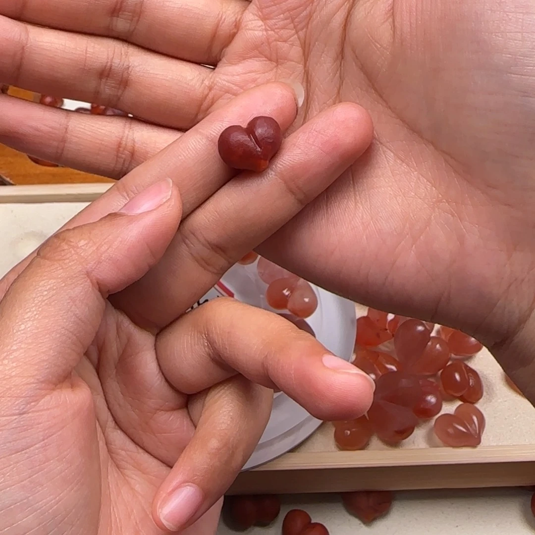 手串未镶嵌南红玛瑙是**呀打孔不退换