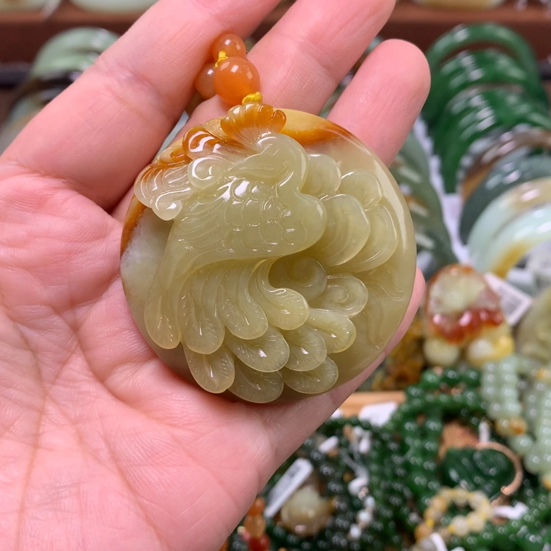 岫玉未镶嵌颈饰吊坠