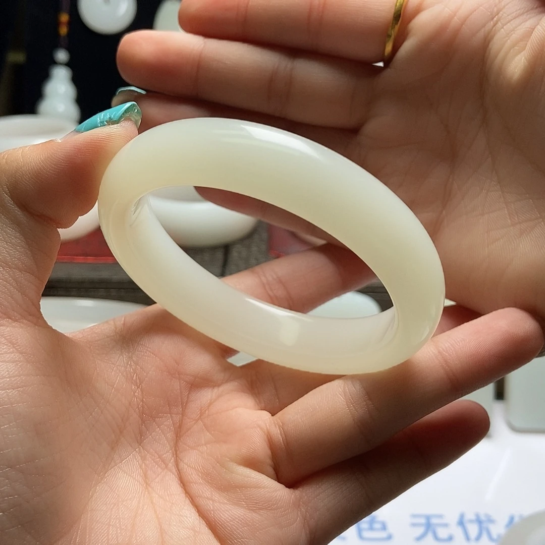 雨***石58圈口正圈手镯暖白色