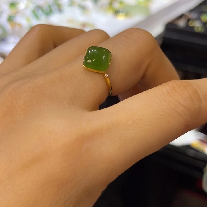 和田玉18K金镶嵌戒指