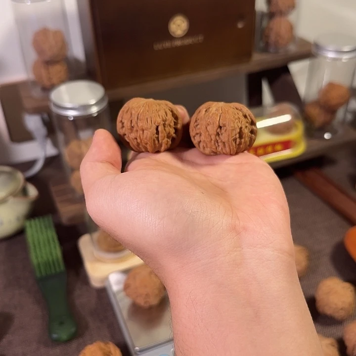 文玩核桃吊坠磨盘红皮