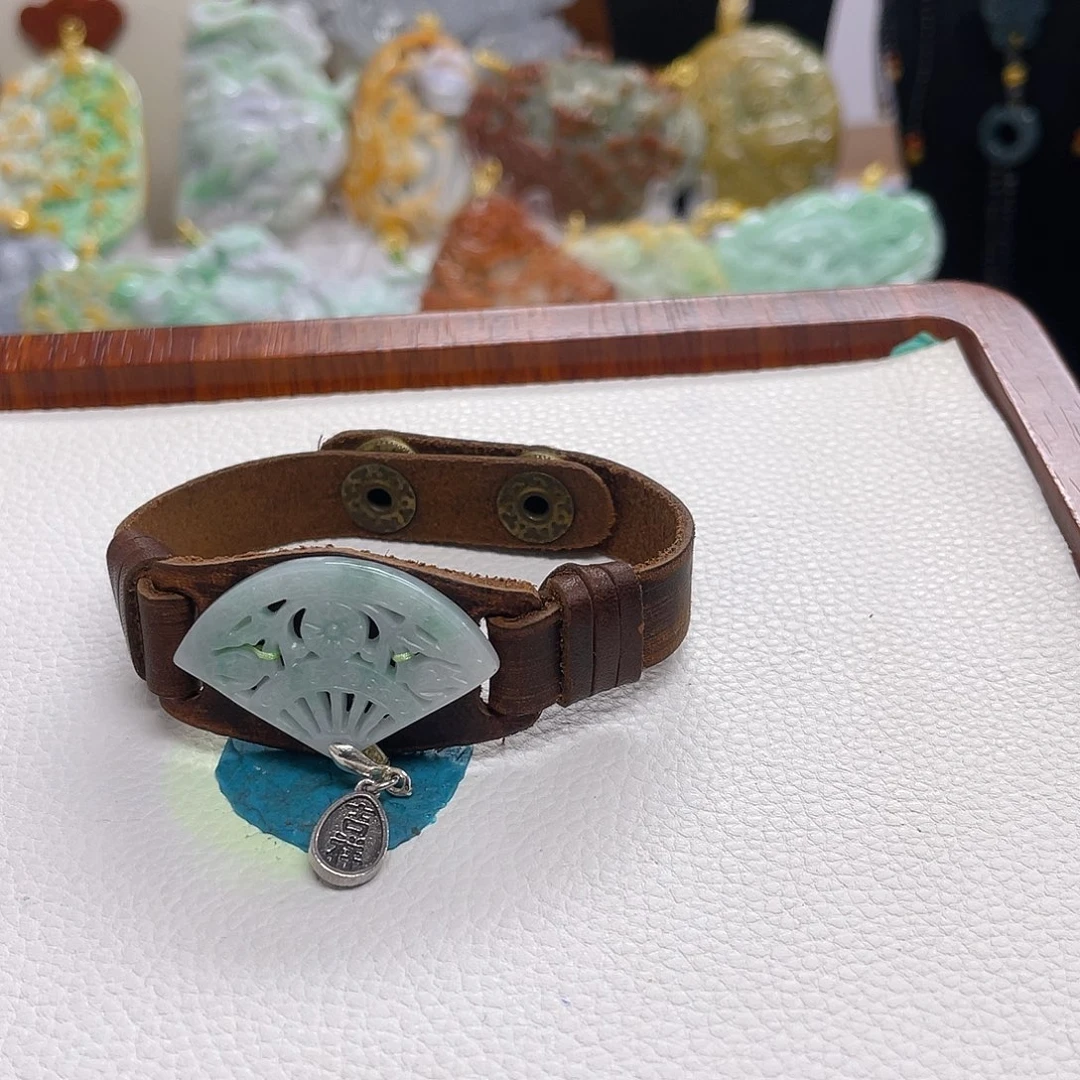 翡翠未镶嵌颈饰吊坠