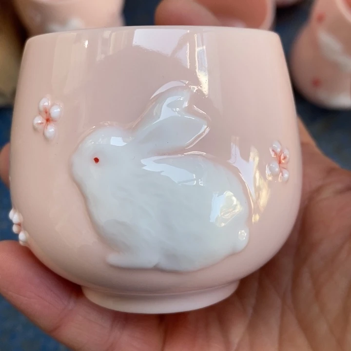 摆件陶红稀土雕刻小兔杯