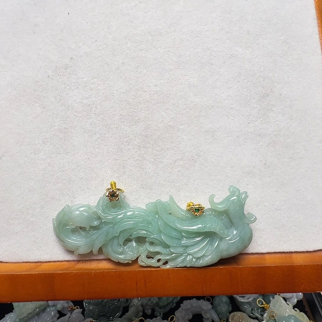 翡翠未镶嵌吊坠(赠链)